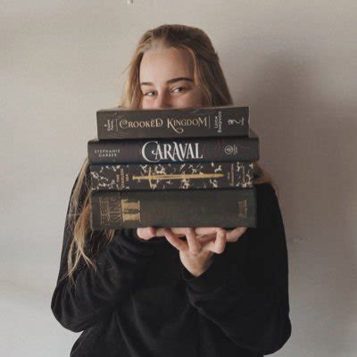 charlieskies|Charlie (@CharlieSkies) .
